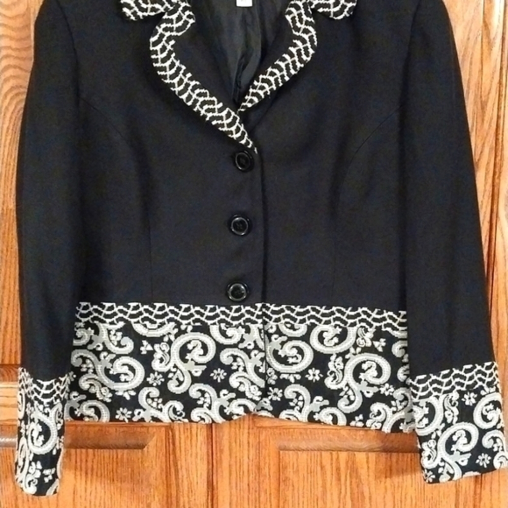 Coldwater Creek Women's Size 10P Lined Black Blazer Jacket White Gray Embroidery - Picture 4 of 9
